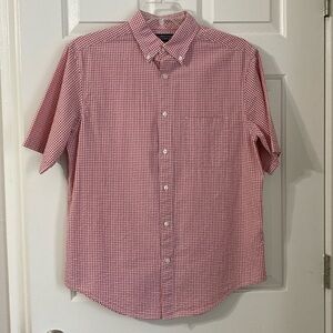 NWOT Roundtree & Yorke red/white seersucker gingham button up short sleeve shirt